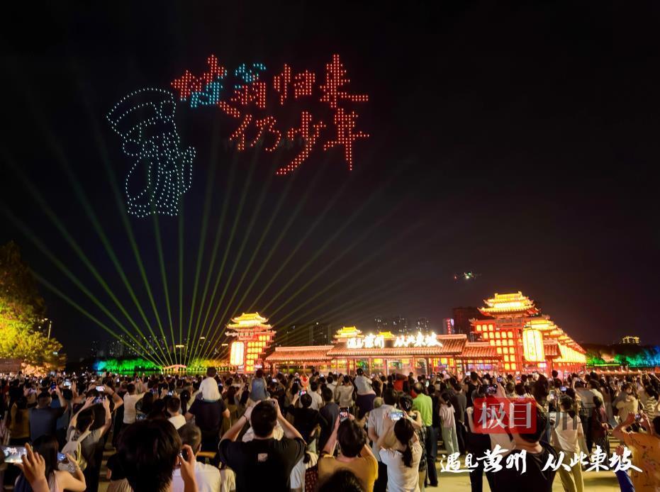 实景演出、AI机器狗吸引游客 湖北假期旅游持续升温(图8)