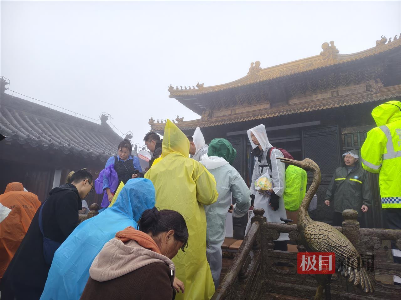 实景演出、AI机器狗吸引游客 湖北假期旅游持续升温(图11)