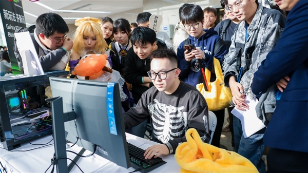 索泰全力支持2025全民电竞嘉年华 携手玩家共创电竞狂欢(图3)