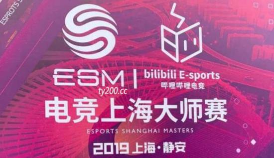 玩游戏更丝滑！2025全民电竞嘉年华盖世小鸡手柄成功种草新玩家