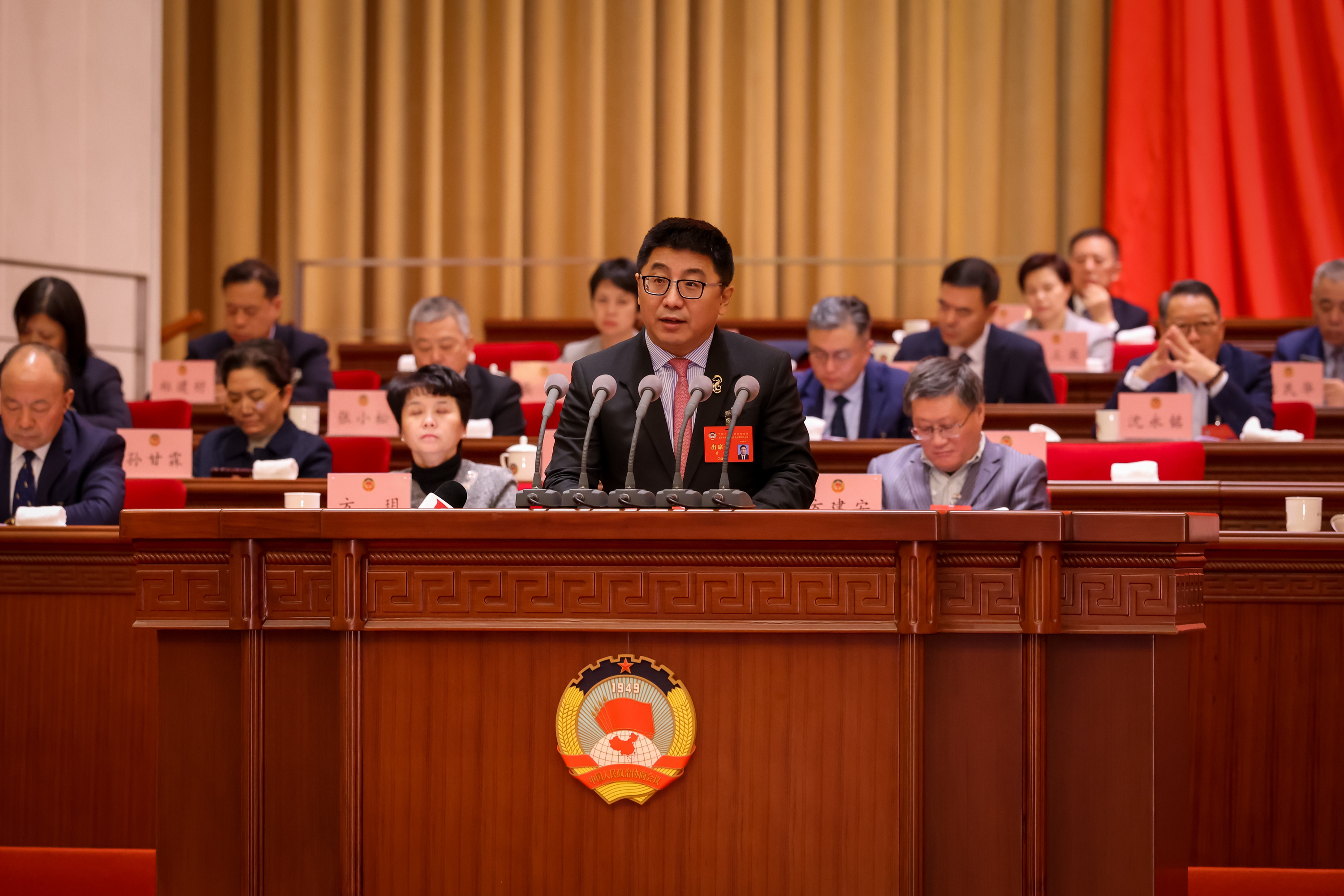 黄震委员：充分发挥民营龙头企业带动作用助力推动文旅商体展融合发展