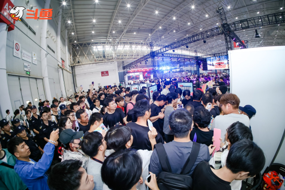 超22万人次参与夏日狂欢斗鱼嘉年华绘就”电竞之城“新篇章(图2)