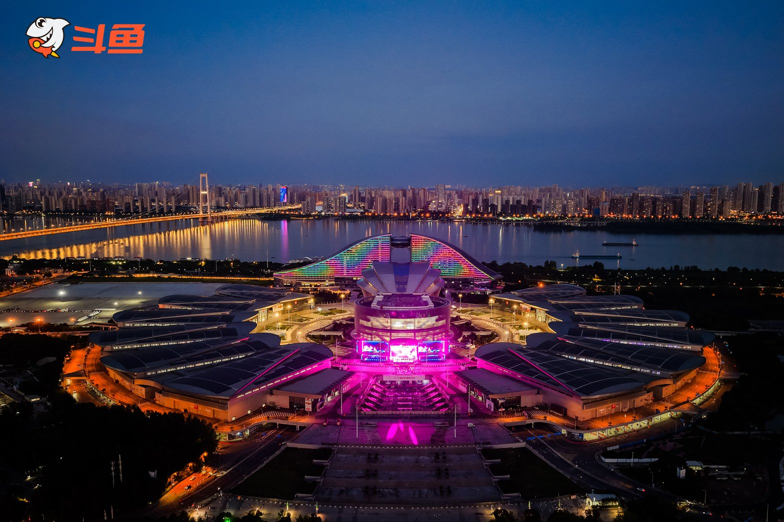 超22万人次参与夏日狂欢斗鱼嘉年华绘就”电竞之城“新篇章(图5)