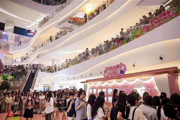 从赛场到商圈KPL吸引数万年轻人奔赴一座城
